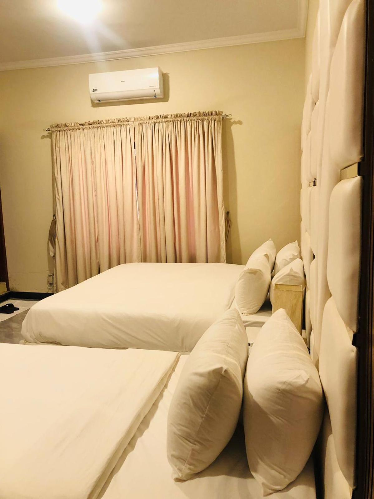 Royal Executive Hotel Islamabad Buitenkant foto