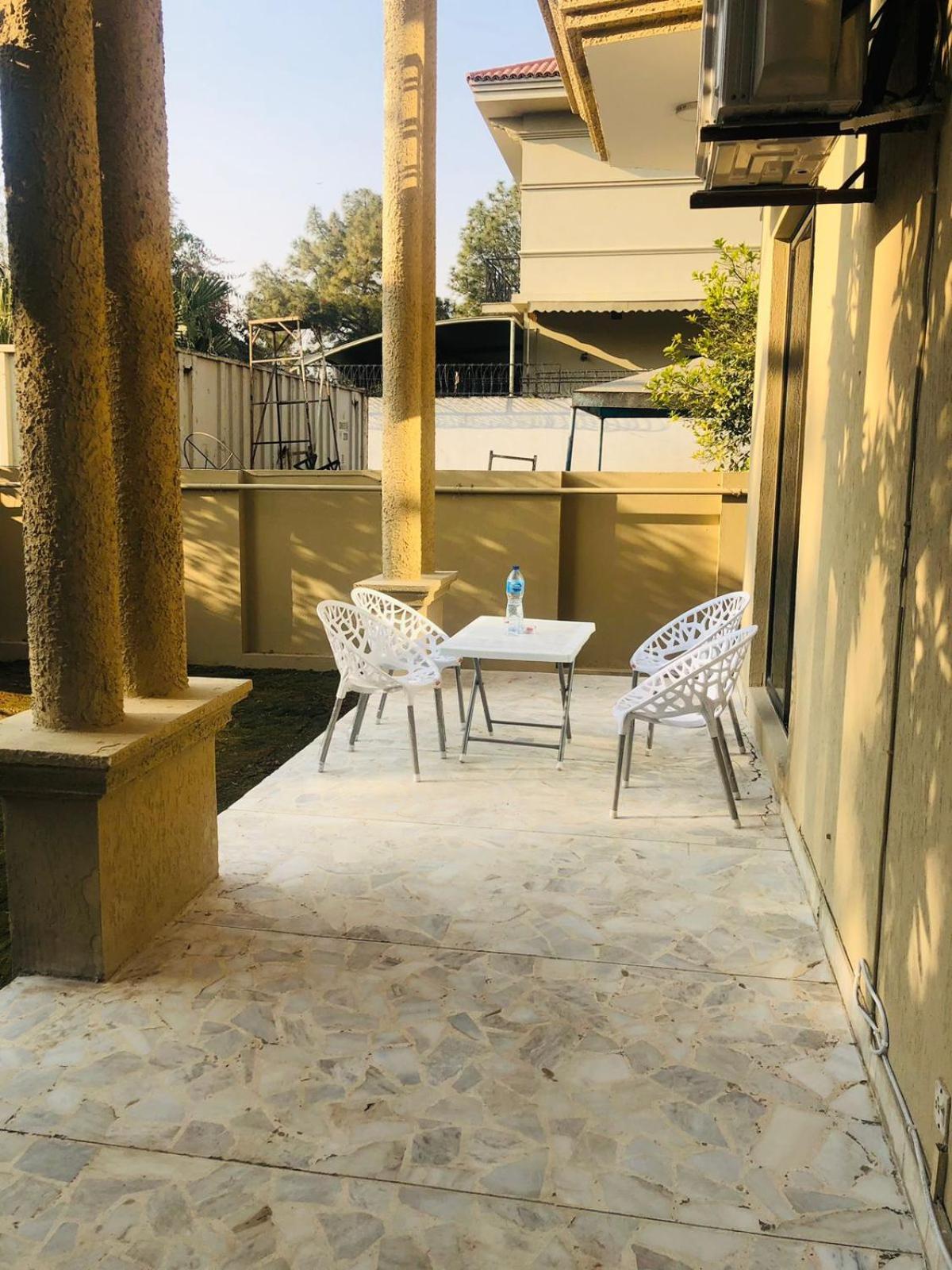 Royal Executive Hotel Islamabad Buitenkant foto