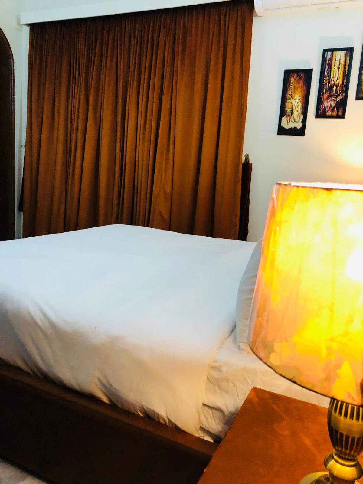 Royal Executive Hotel Islamabad Buitenkant foto