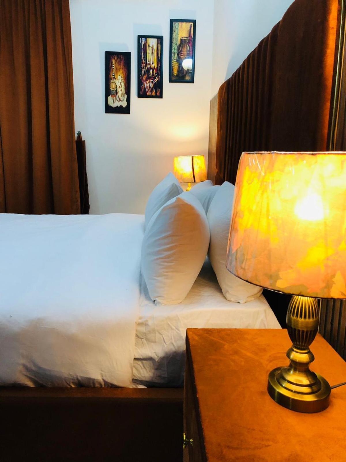 Royal Executive Hotel Islamabad Buitenkant foto