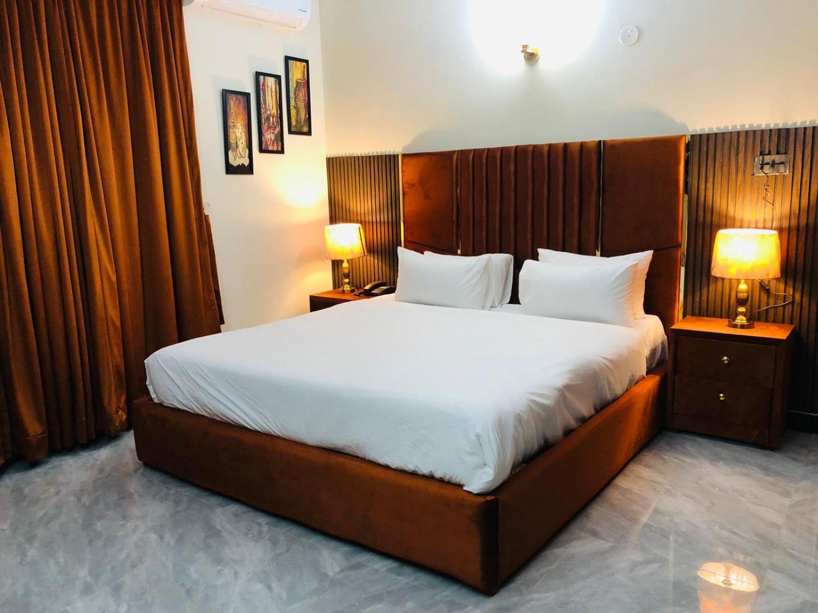 Royal Executive Hotel Islamabad Buitenkant foto
